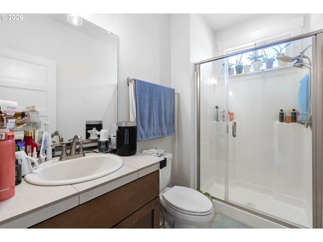 12740 Se GATEWAY Dr, Happy Valley, OR 97086