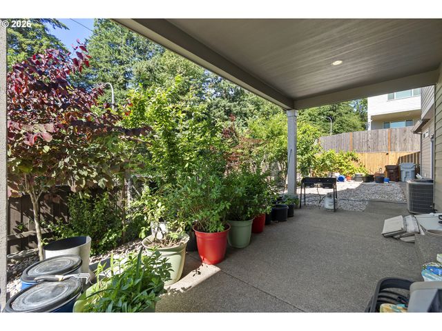 12740 Se GATEWAY Dr, Happy Valley, OR 97086