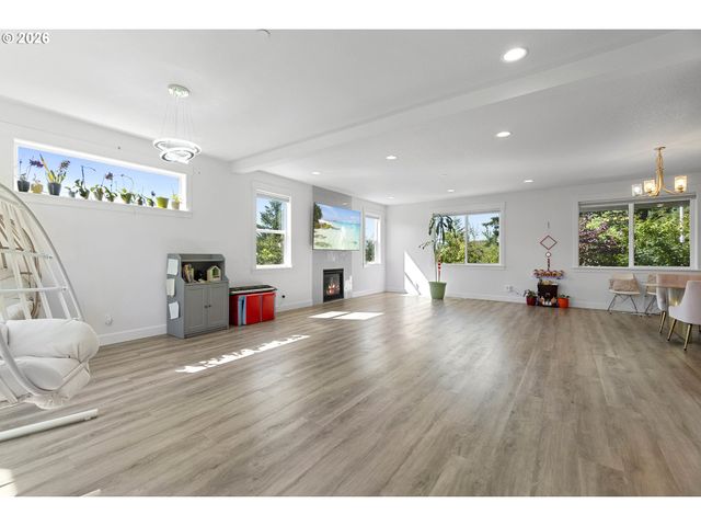 12740 Se GATEWAY Dr, Happy Valley, OR 97086