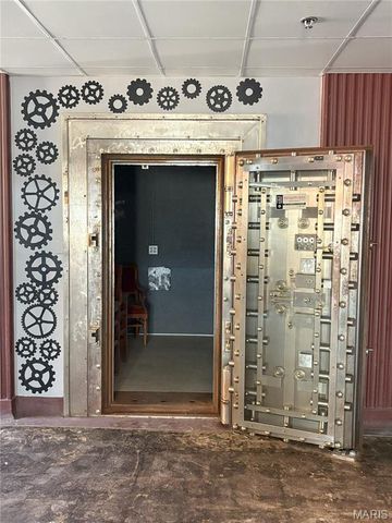 102 W Main Street, Collinsville, IL 62234