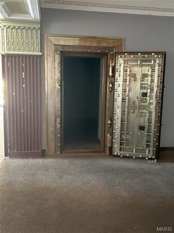 102 W Main Street, Collinsville, IL 62234