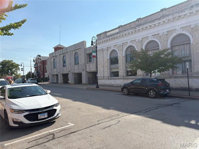 102 W Main Street, Collinsville, IL 62234