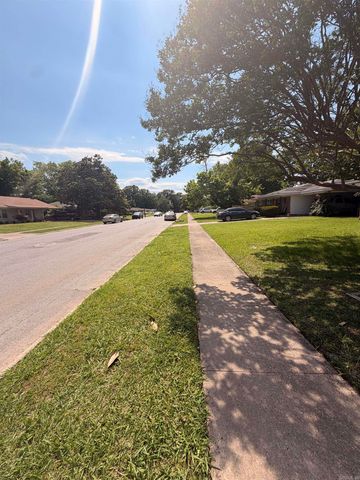 1801 BELMOOR Drive, Pine Bluff, AR 71601
