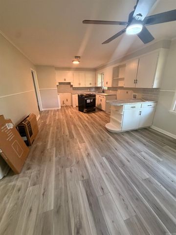 1801 BELMOOR Drive, Pine Bluff, AR 71601