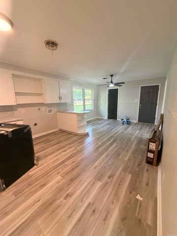 1801 BELMOOR Drive, Pine Bluff, AR 71601