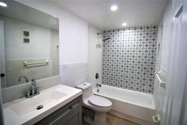 7000 NW 186TH Street 4-217, Hialeah, FL 33015