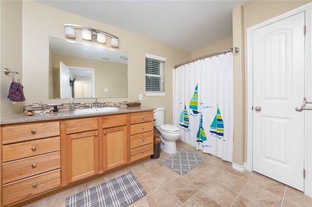 1023 S Fuqua St, Rockport, TX 78382