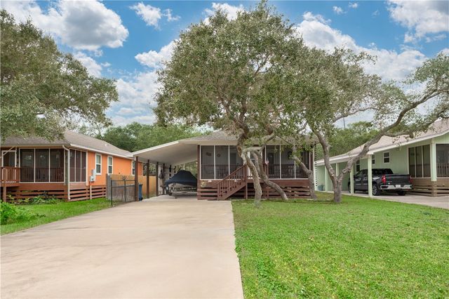 1023 S Fuqua St, Rockport, TX 78382