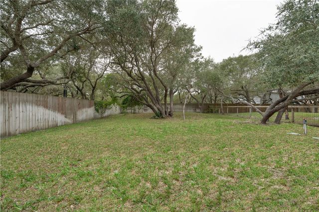 1023 S Fuqua St, Rockport, TX 78382