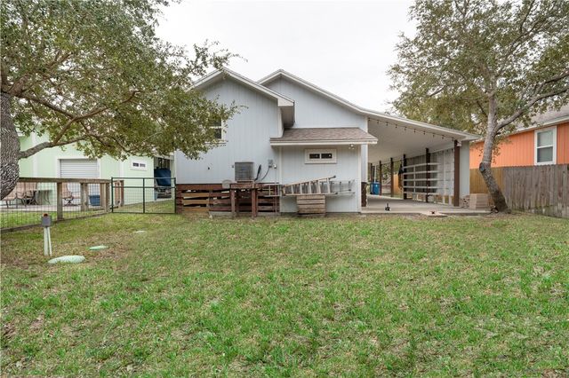 1023 S Fuqua St, Rockport, TX 78382