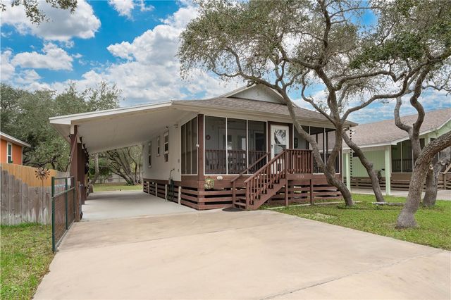 1023 S Fuqua St, Rockport, TX 78382