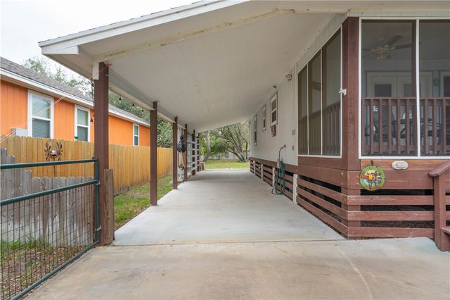 1023 S Fuqua St, Rockport, TX 78382