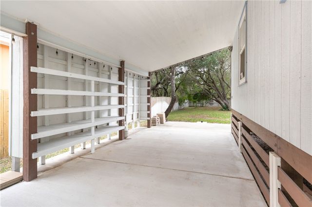 1023 S Fuqua St, Rockport, TX 78382