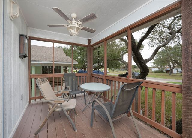 1023 S Fuqua St, Rockport, TX 78382