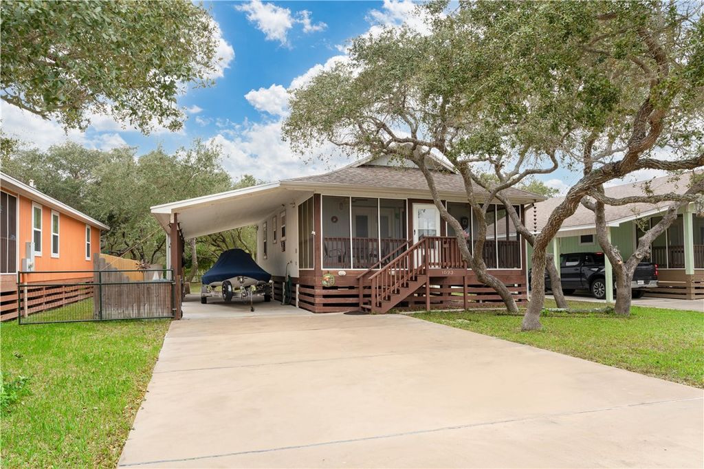 1023 S Fuqua St, Rockport, TX 78382