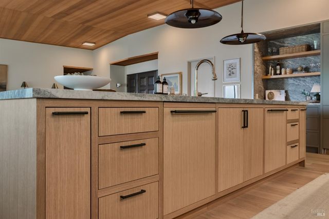 18492 White Oak Dr, Sonoma, CA 95476