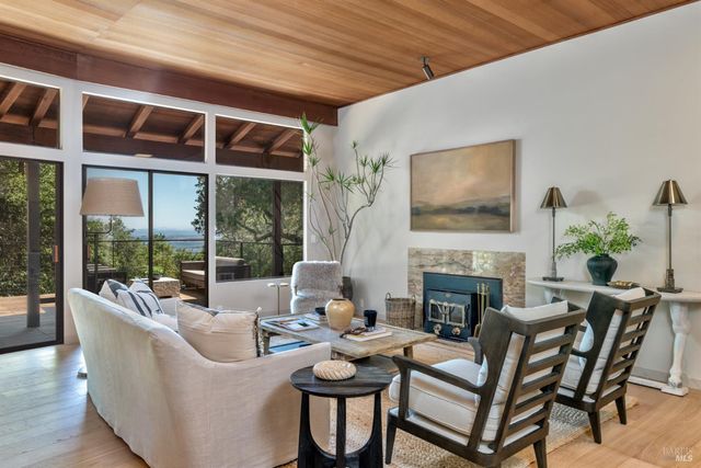 18492 White Oak Dr, Sonoma, CA 95476