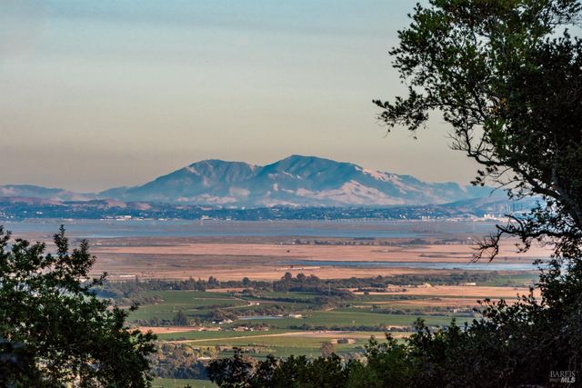 18492 White Oak Dr, Sonoma, CA 95476