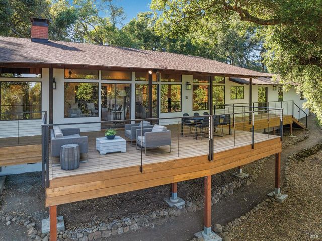 18492 White Oak Dr, Sonoma, CA 95476