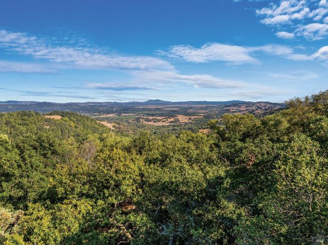 18492 White Oak Dr, Sonoma, CA 95476