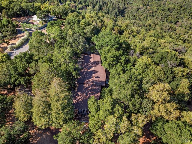 18492 White Oak Dr, Sonoma, CA 95476