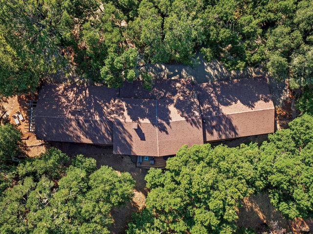 18492 White Oak Dr, Sonoma, CA 95476