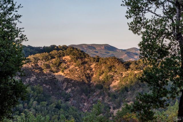 18492 White Oak Dr, Sonoma, CA 95476