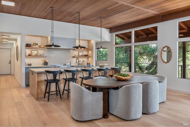 18492 White Oak Dr, Sonoma, CA 95476