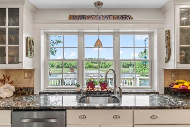 102 Riverside Circle, Marshfield, MA 02050