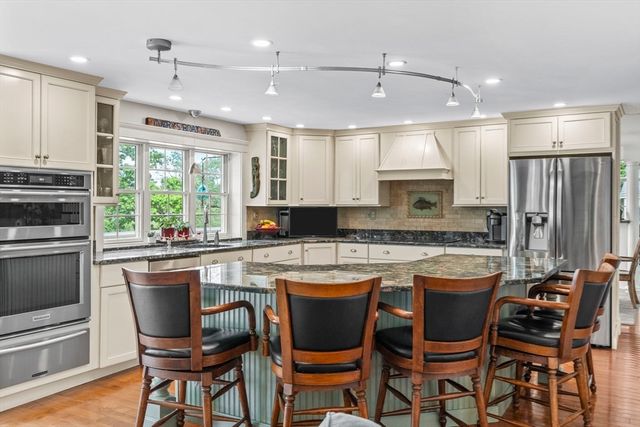 102 Riverside Circle, Marshfield, MA 02050
