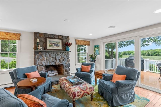 102 Riverside Circle, Marshfield, MA 02050