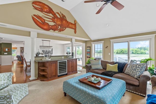 102 Riverside Circle, Marshfield, MA 02050