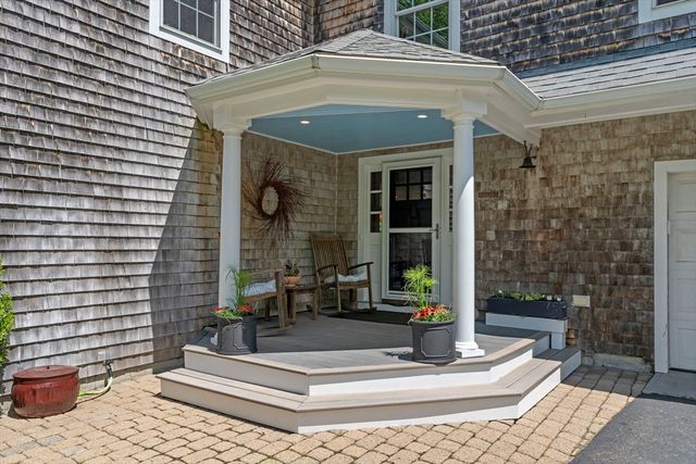 102 Riverside Circle, Marshfield, MA 02050