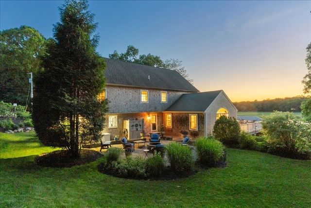 102 Riverside Circle, Marshfield, MA 02050