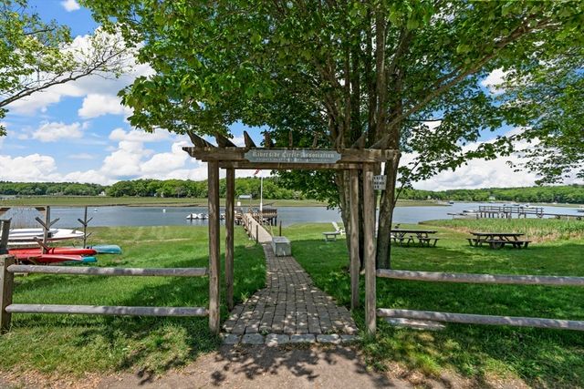 102 Riverside Circle, Marshfield, MA 02050