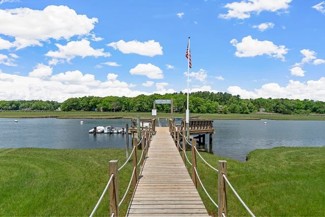 102 Riverside Circle, Marshfield, MA 02050