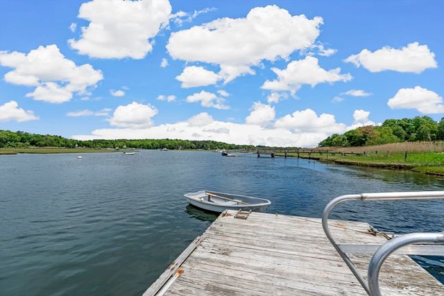 102 Riverside Circle, Marshfield, MA 02050