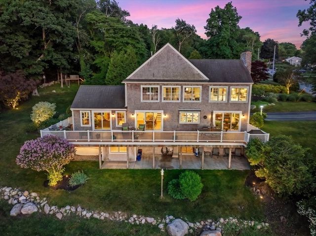 102 Riverside Circle, Marshfield, MA 02050