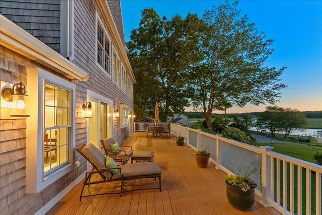 102 Riverside Circle, Marshfield, MA 02050