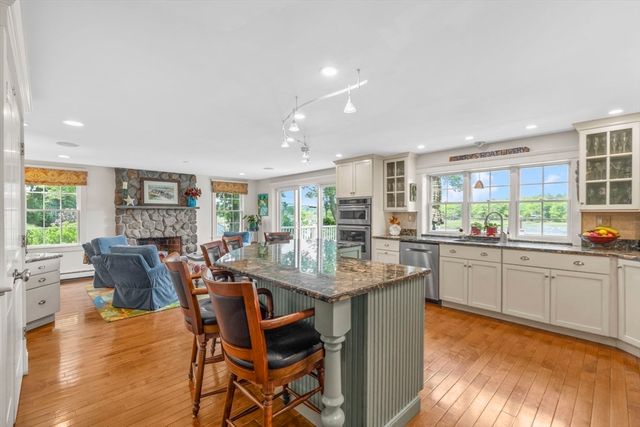 102 Riverside Circle, Marshfield, MA 02050
