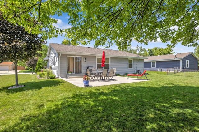 403 Poplar Grove DRIVE, Waterford, WI 53185