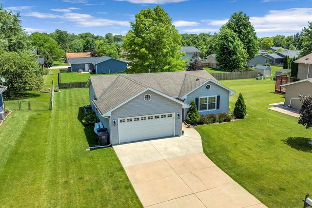 403 Poplar Grove DRIVE, Waterford, WI 53185