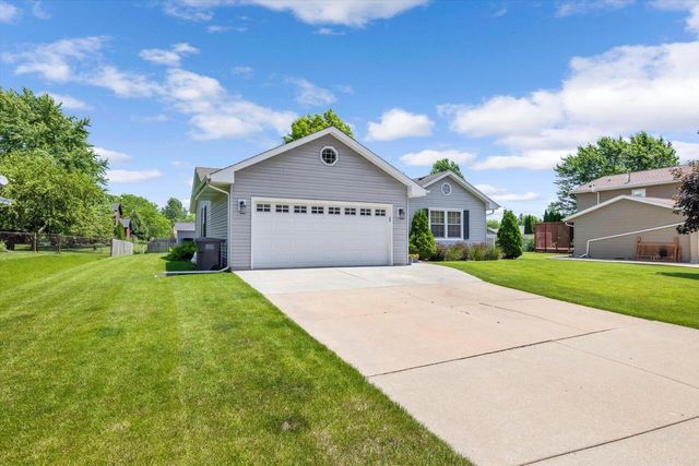 403 Poplar Grove DRIVE, Waterford, WI 53185