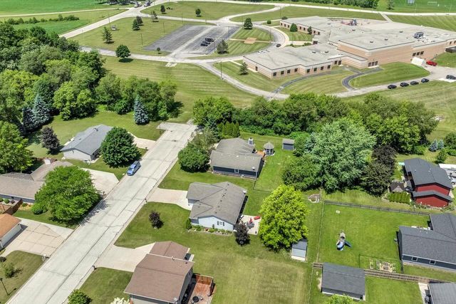 403 Poplar Grove DRIVE, Waterford, WI 53185