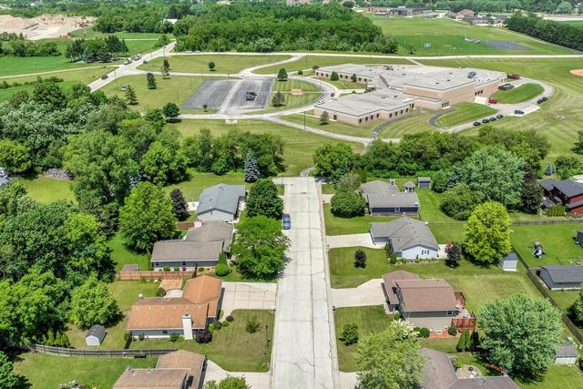 403 Poplar Grove DRIVE, Waterford, WI 53185