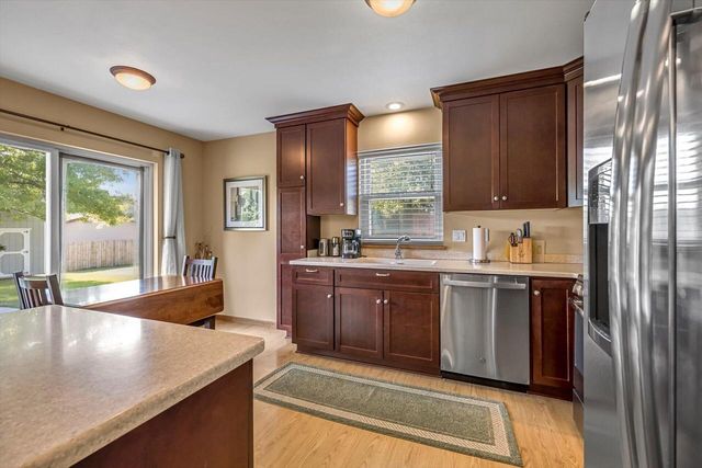 403 Poplar Grove DRIVE, Waterford, WI 53185
