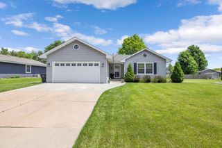 403 Poplar Grove DRIVE, Waterford, WI 53185