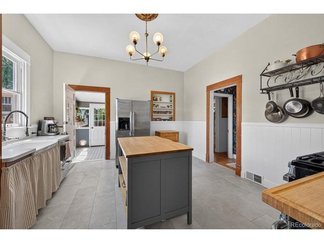 345 Mountain View Ave, Longmont, CO 80501