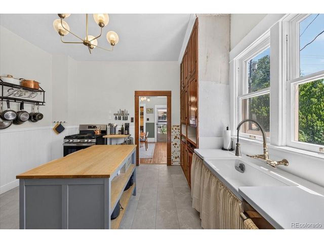345 Mountain View Ave, Longmont, CO 80501