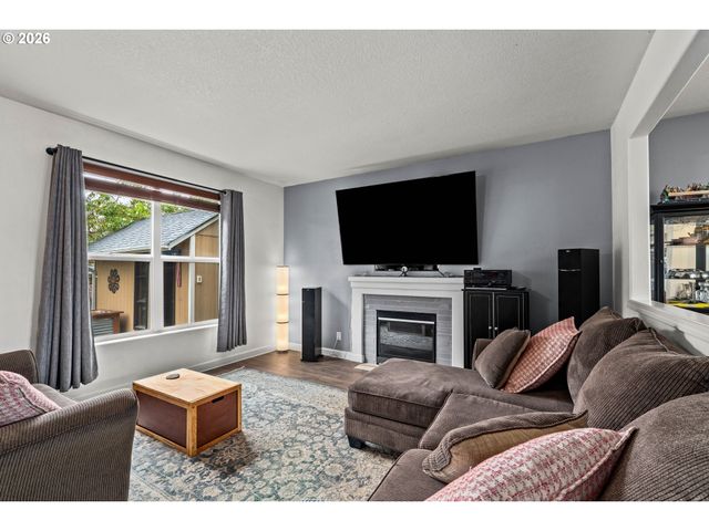 5524 AUSTIN Way, Eugene, OR 97402